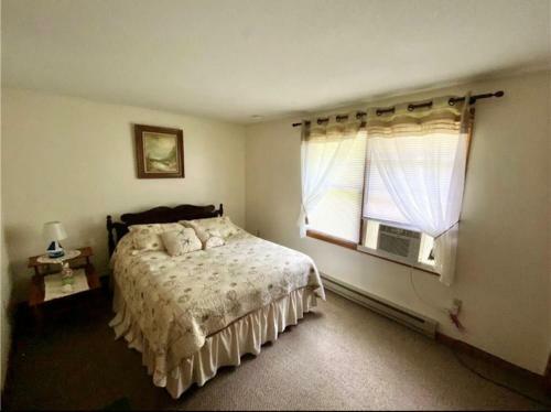 4 Bedroom Pettaquamscutt Lake Shores Home