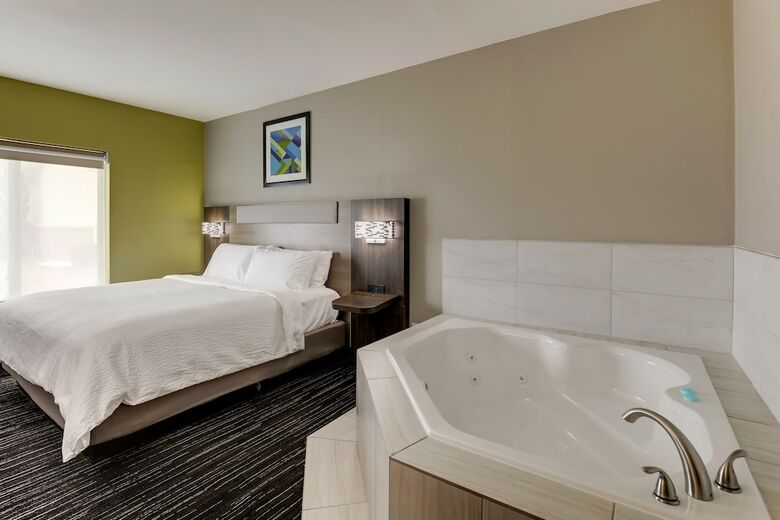 Holiday Inn Express Hotel & Suites Bryan-montpelier