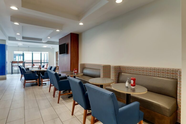 Holiday Inn Express Hotel & Suites Bryan-montpelier