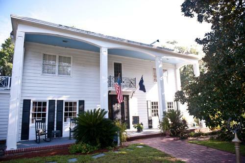 The Spivey House B&B On Kingston Lake