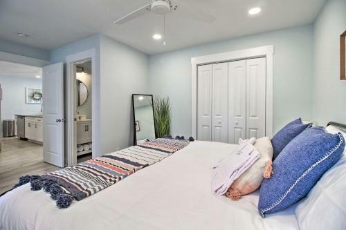 New! Renovated 2 Bed 2 Bath Apartment Downtown
