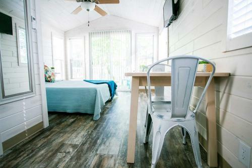 New Waterfront Cabin On The Large Sundeck #22 Cabin