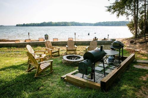 New Waterfront Cabin On The Large Sundeck #23 Cabin