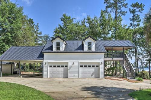 Lakefront Oasis With Hot Tub And Outdoor Kitchen!