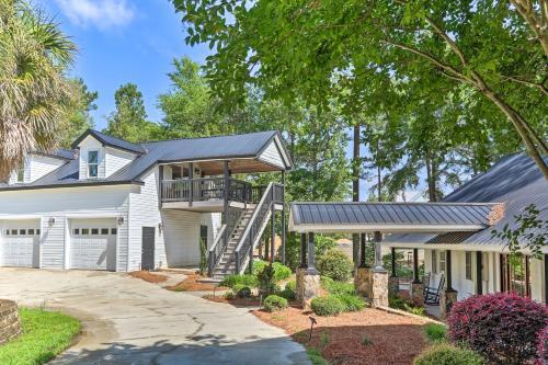 Lakefront Oasis With Hot Tub And Outdoor Kitchen!