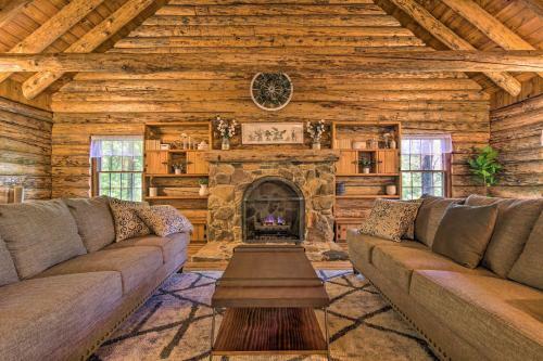 Pickens Cabin With Spacious Kitchen And Dining Area!