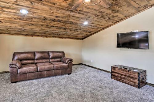 Whiskey Barrel Ranch With Grill And Fire Pit!