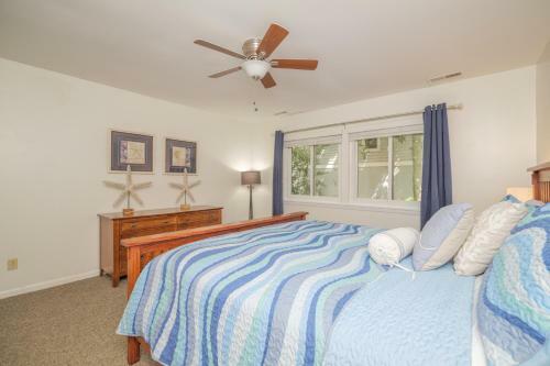 Mooring Buoy 187, 4 Bedrooms, Deck, Lagoon, Sleeps 10