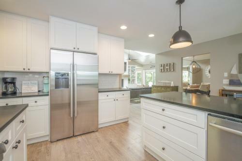 Mooring Buoy 187, 4 Bedrooms, Deck, Lagoon, Sleeps 10
