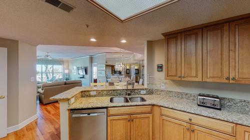 Villa 5207 Hampton Place South