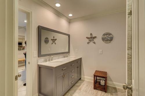 19 Sailmaster 3 Br Condo Shipyard Pool