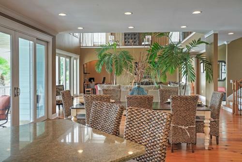 Spacious Lakefront Retreat With Fishing Dock And Deck!