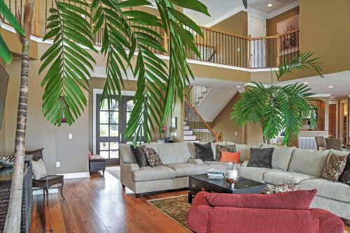 Spacious Lakefront Retreat With Fishing Dock And Deck!