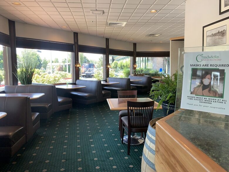 Hotel Rogue Regency Inn & Suites