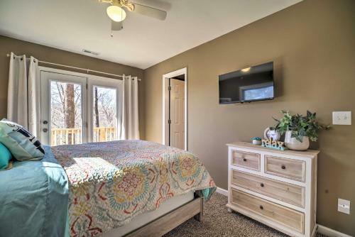 Cozy Lake-view Home Dog Friendly And Boat Slip!