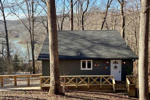 Cozy Lake-view Home Dog Friendly And Boat Slip!