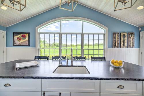 Grand Lafollette Home With Covered Patio On 40 Acres!