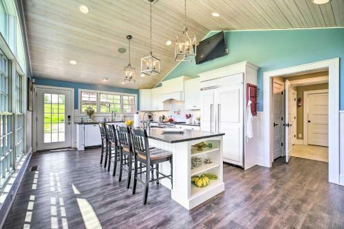 Grand Lafollette Home With Covered Patio On 40 Acres!