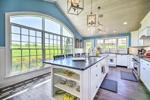 Grand Lafollette Home With Covered Patio On 40 Acres!