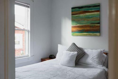 Cozy Mid-century Cottage King Bed 3bed 1bath