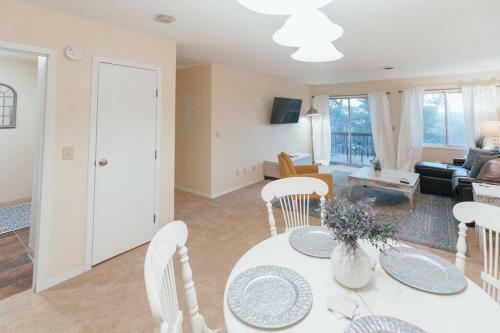 Apartamento Stylish Elegant Getaway King Bed Deck Views