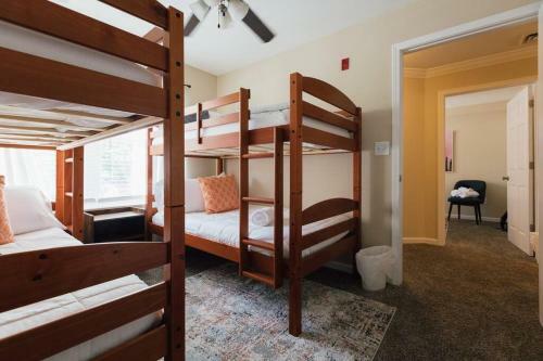 The Bohemian Escape Near Etsu- King Bed!