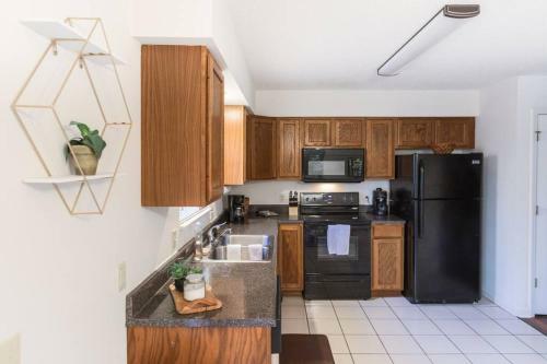 Beautiful Boho Condo In Johnson City, Tn King Bed