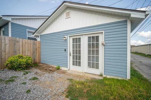 Tiny Home Downtown Lenoir City