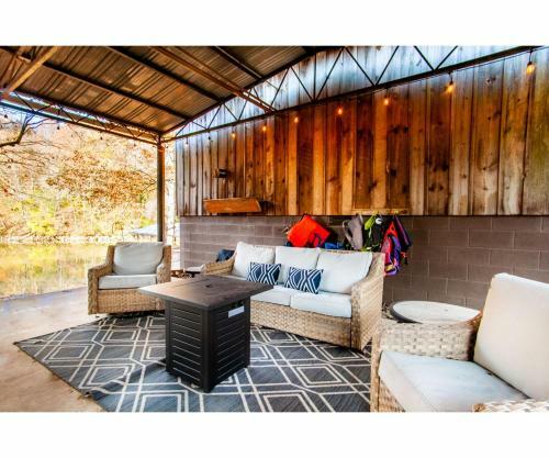 Classic Lake House Lakefront With Fire Pit And Dock