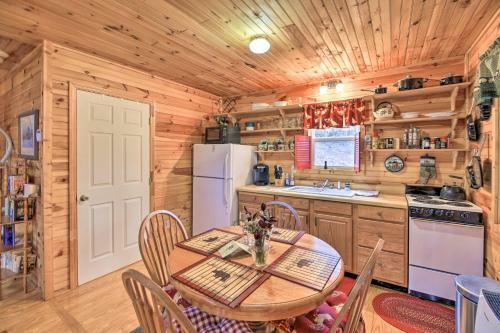 Peaceful Cabin With Fire Pit On Cross Creek Ranch!