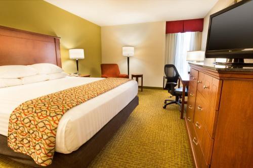 Hotel Drury Inn & Suites Charlotte University Place
