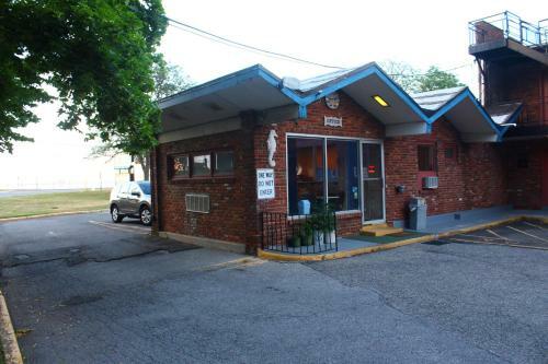 Tides Motor Inn