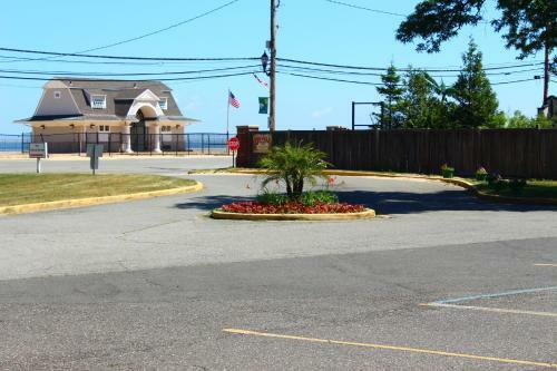 Tides Motor Inn