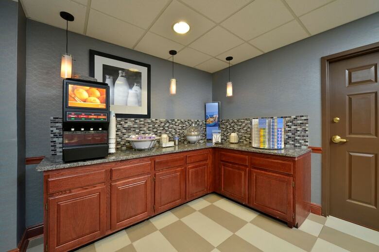 Hotel Hampton Inn East Aurora