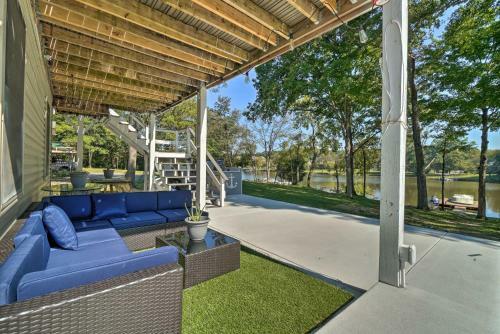 Family Home On Cumberland River With Boat Dock!
