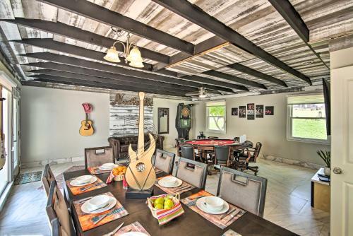 Family Home On Cumberland River With Boat Dock!