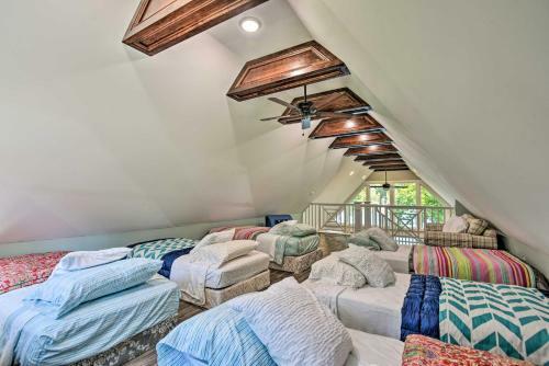 Renovated Lakeside Home With Private Boat Dock!
