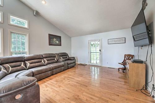 Serene Smithville Home With 2 Decks And Lake View