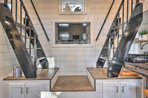 Tranquil Tiny Home With Fire Pit And Lake Access!