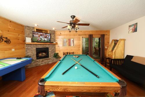 Majestic Manor Cabin