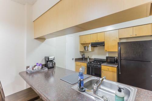 Apartamento Fully Furnished Downtown Studio - Walk Score 85