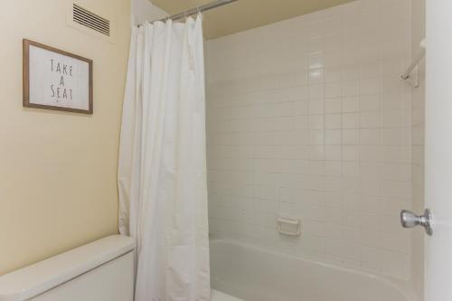 Apartamento Fully Furnished Downtown Studio - Walk Score 85