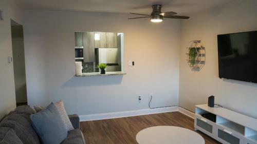 Cozy Downtown High-rise Luxury Apartments