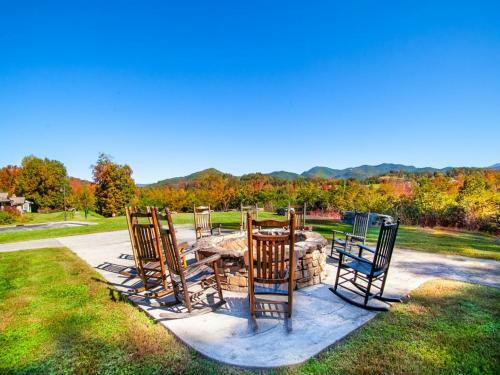 Abrams Retreat At Cades Cove With Mountain Views