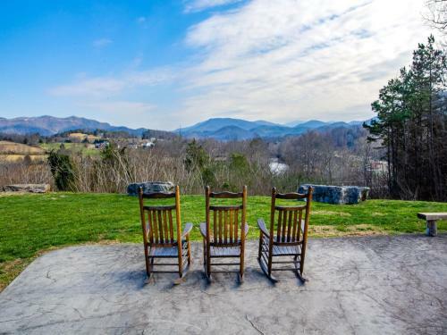 Abrams Retreat At Cades Cove With Mountain Views