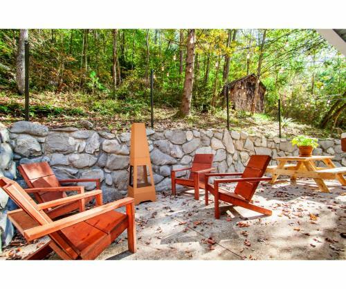 Beary Relaxing Cabin - Romantic With Outdoor Patio