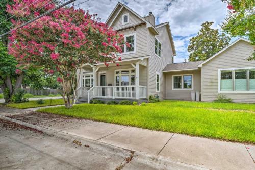 Stunning Farmhouse In Historic Dtwn Bastrop!