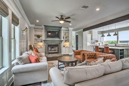 Stunning Farmhouse In Historic Dtwn Bastrop!