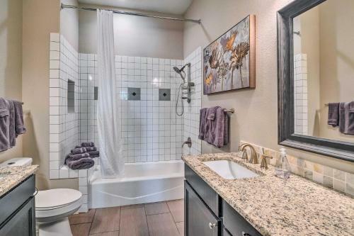 Stunning Farmhouse In Historic Dtwn Bastrop!