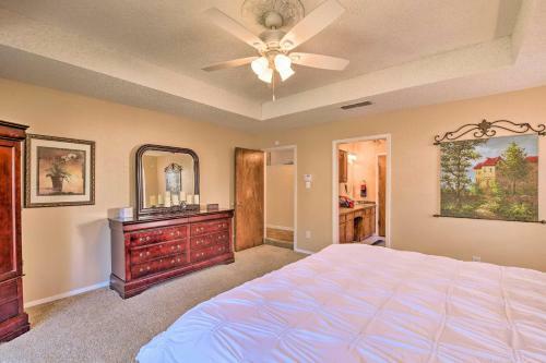 Bedford Digs With Private Pool And Rec Room!